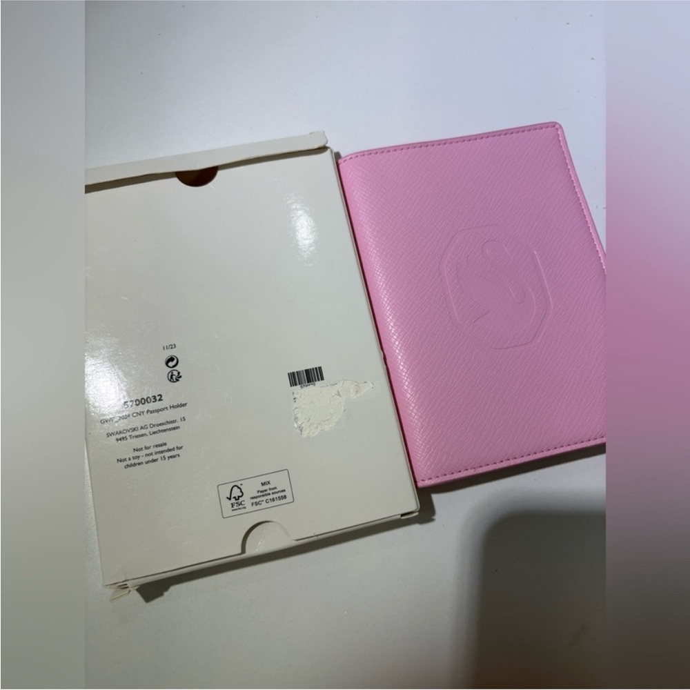 Swarovski gift passport holder - Picture 6 of 12
